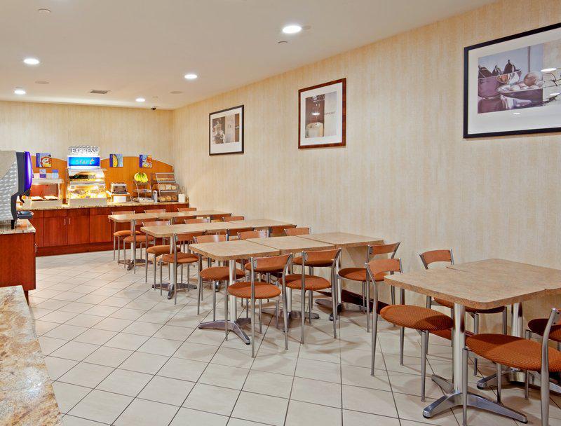 Holiday Inn Express Laguardia Airport, An Ihg Hotel Νέα Υόρκη Εστιατόριο φωτογραφία